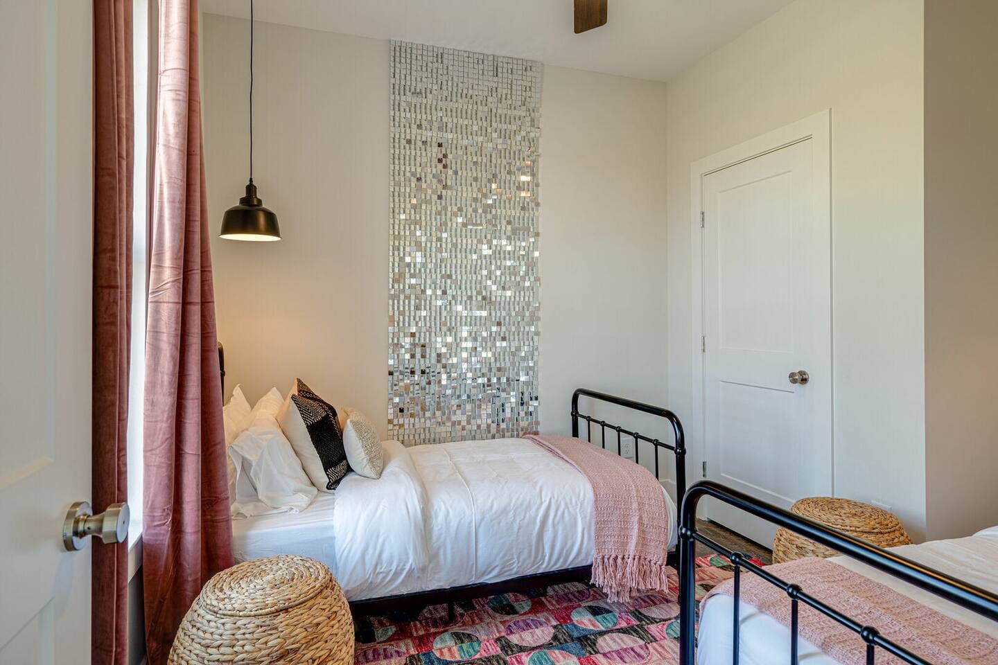 5629 - 3rd bedroom with 2 twin beds.