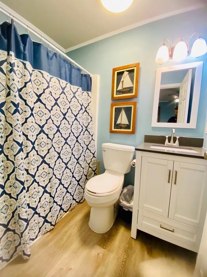Guest bathroom with shower and tub combo
