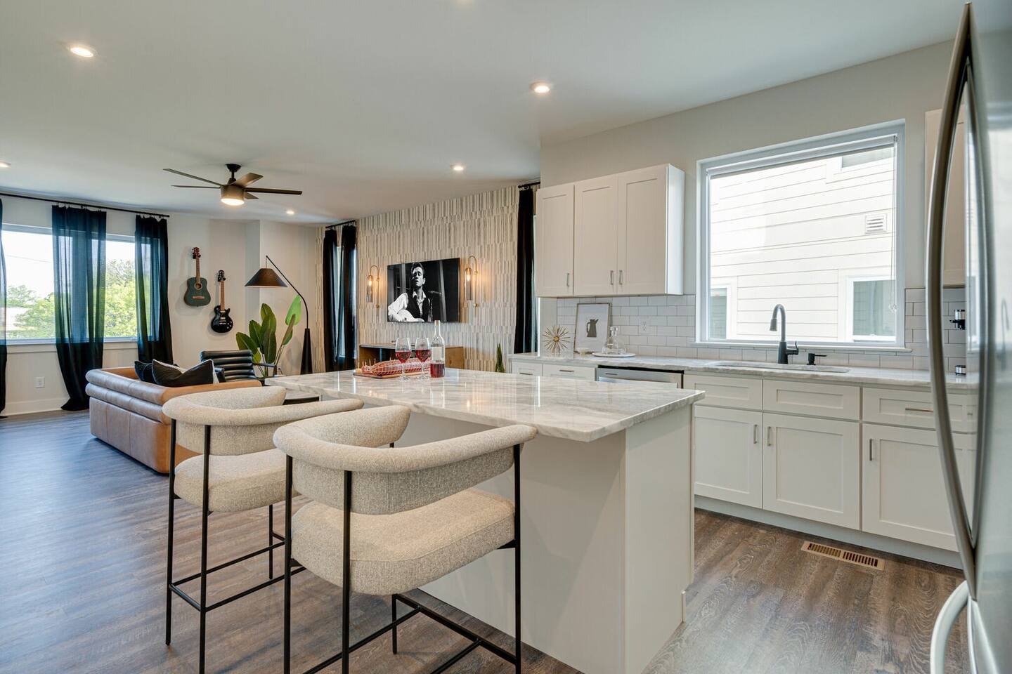 5627 - Full kitchen with stainless steel appliances, breakfast bar with two seats, and fully stocked with cooking essentials.