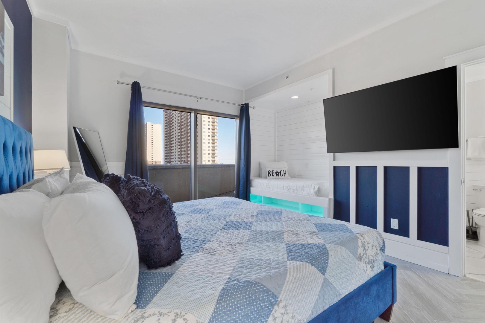 Master bedroom with king size bed and a twin bed-Sleeps 3
