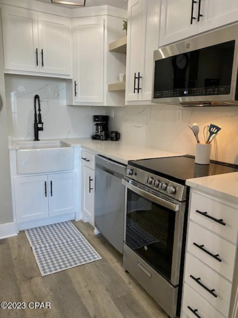 Full kitchen
