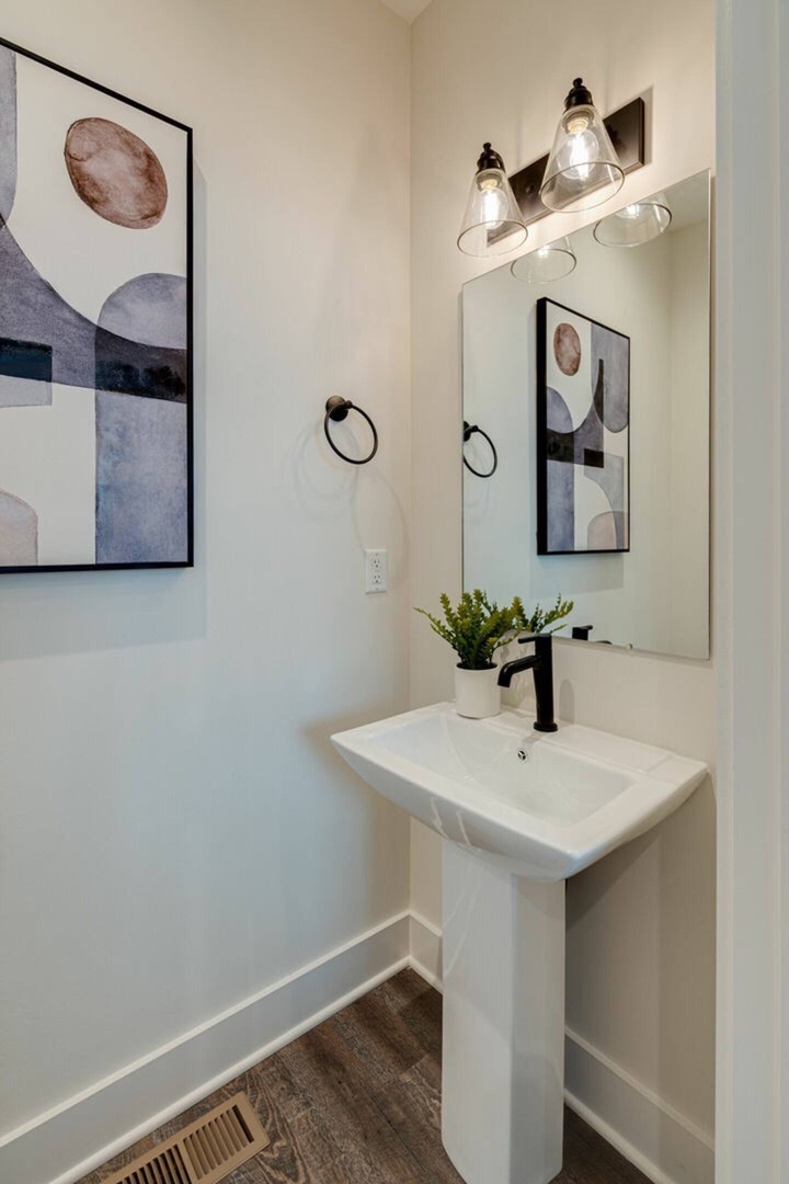 5627 - Half bathroom