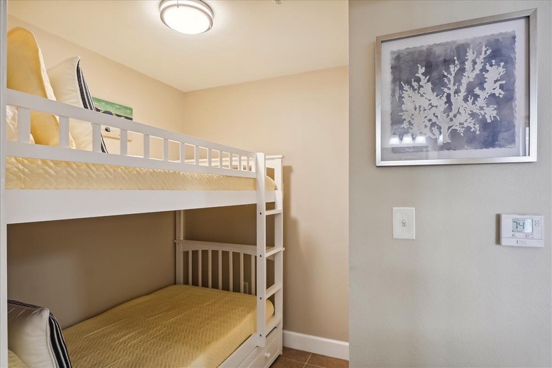 Bunk space with twin beds