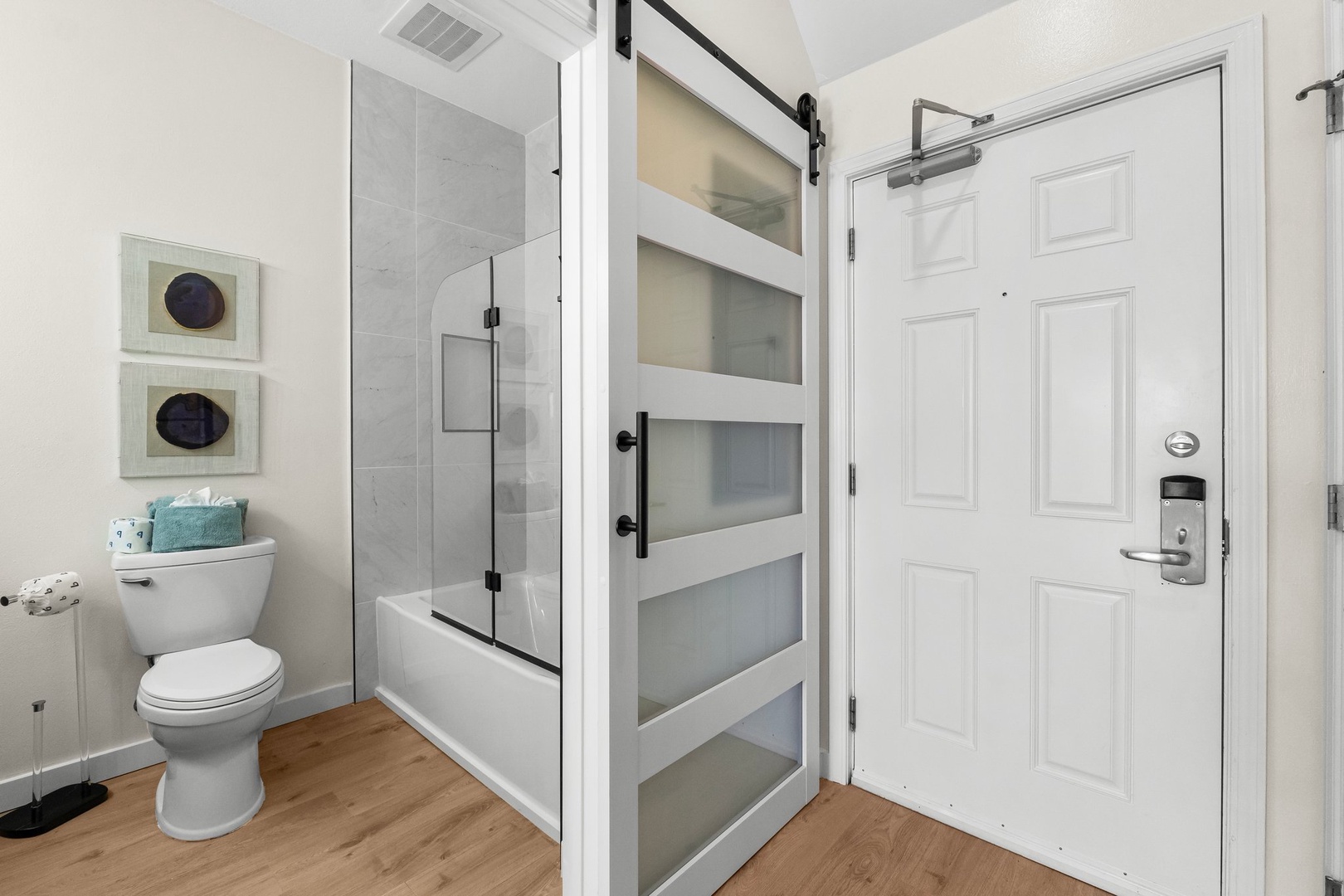 Full bathroom 1