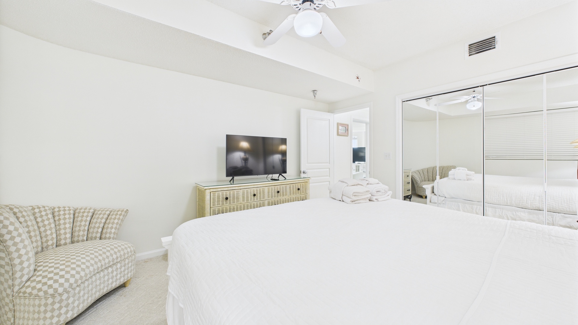 Primary guest bedroom with king bed (sleeps 2)