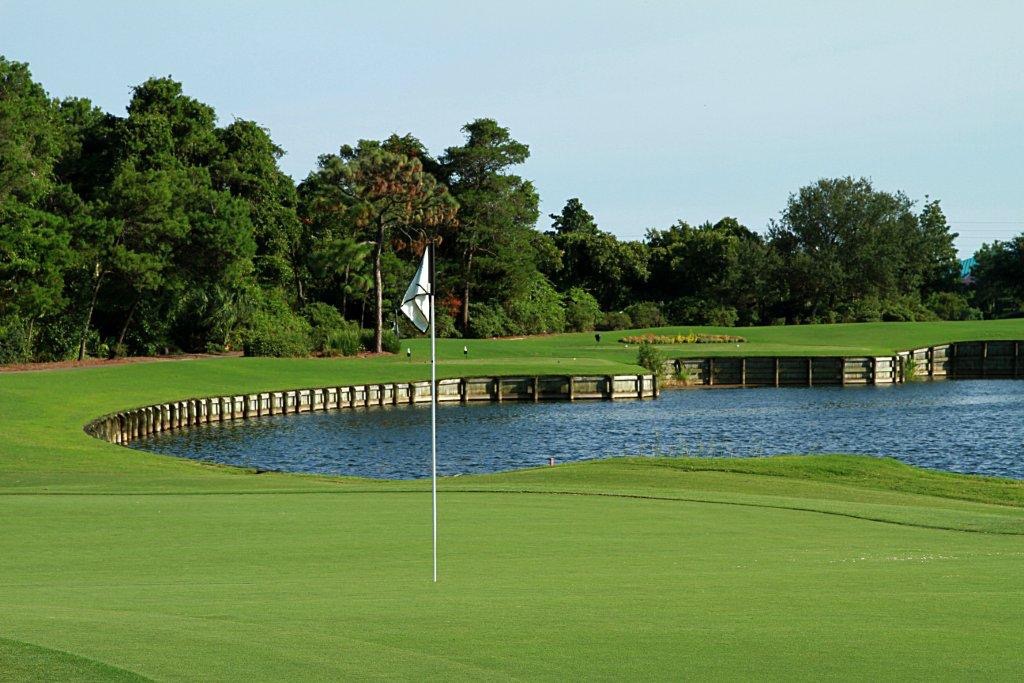Beautiful golfing at the Holiday Golf Club