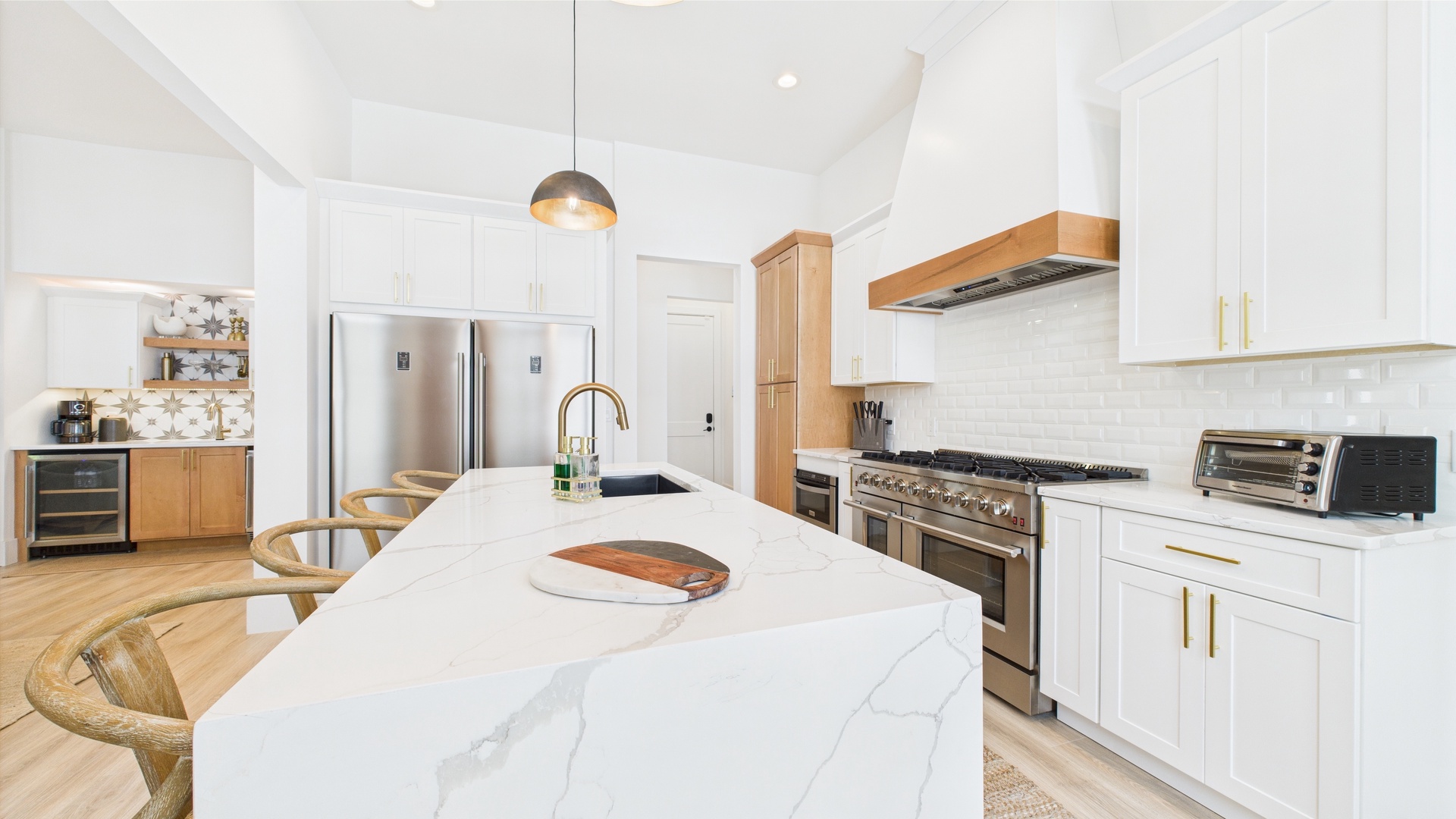 Full kitchen with all the cooking essentials
