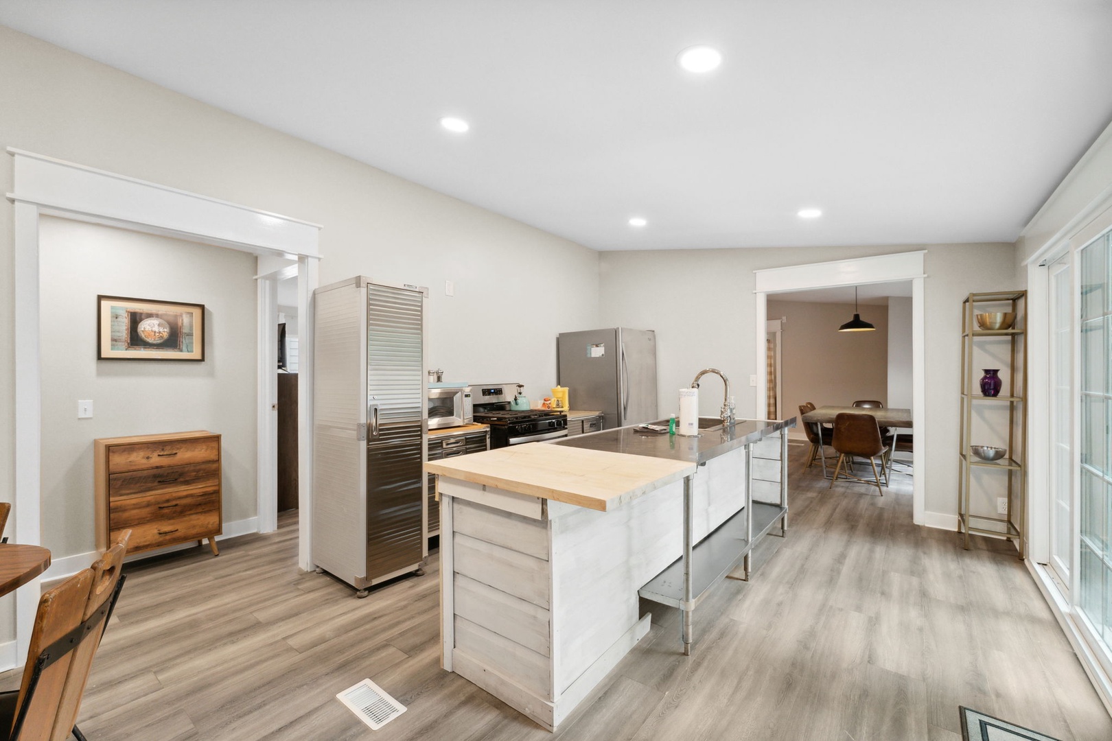 Full kitchen