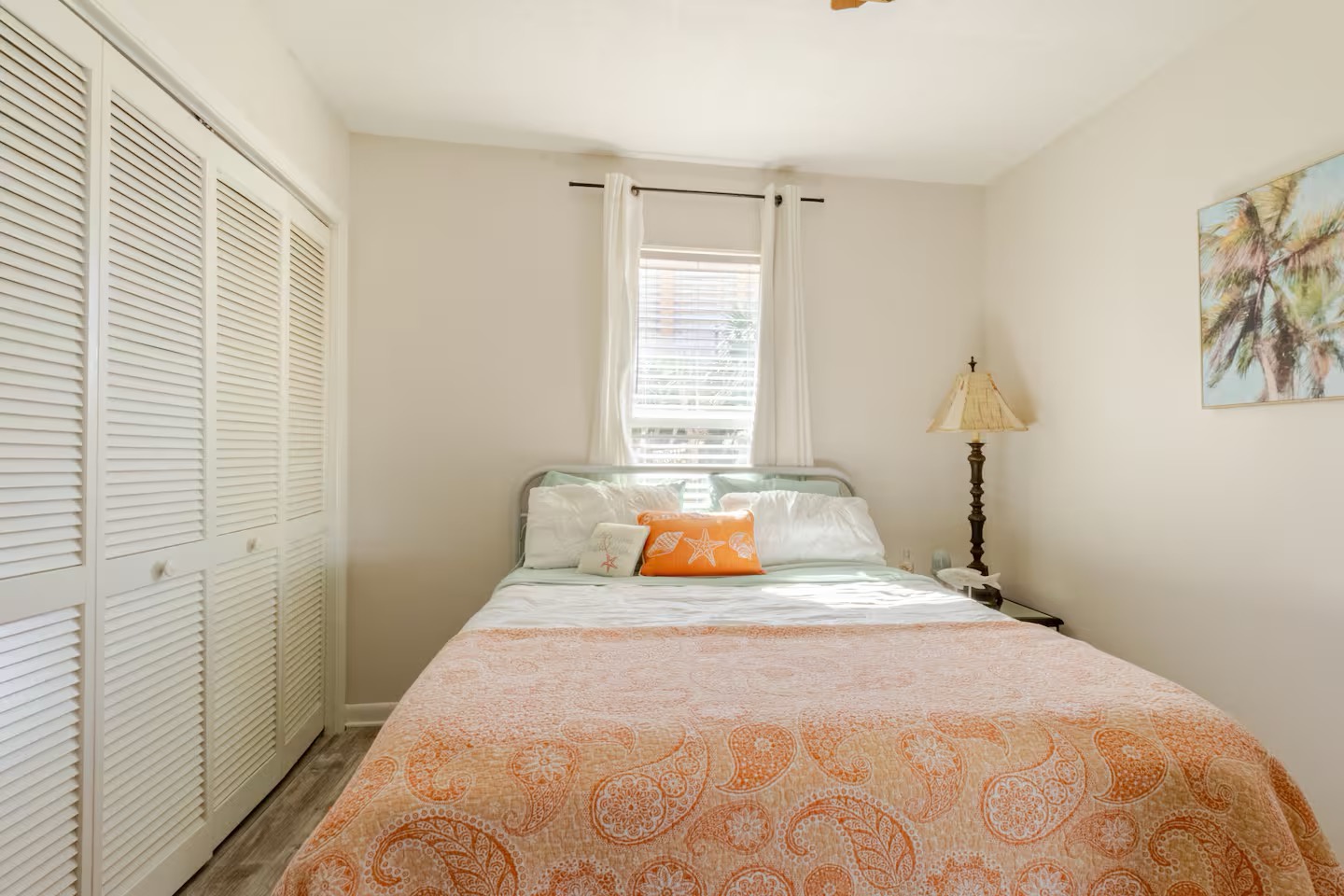 Guest bedroom with queen bed