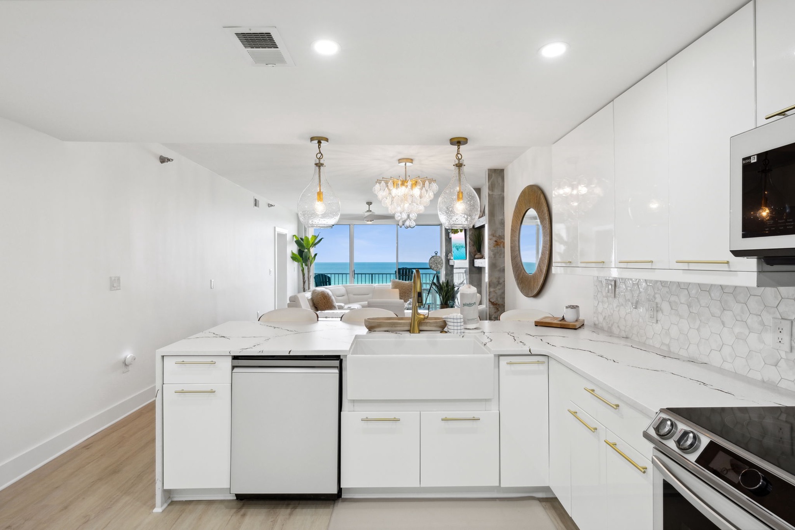 Full kitchen
