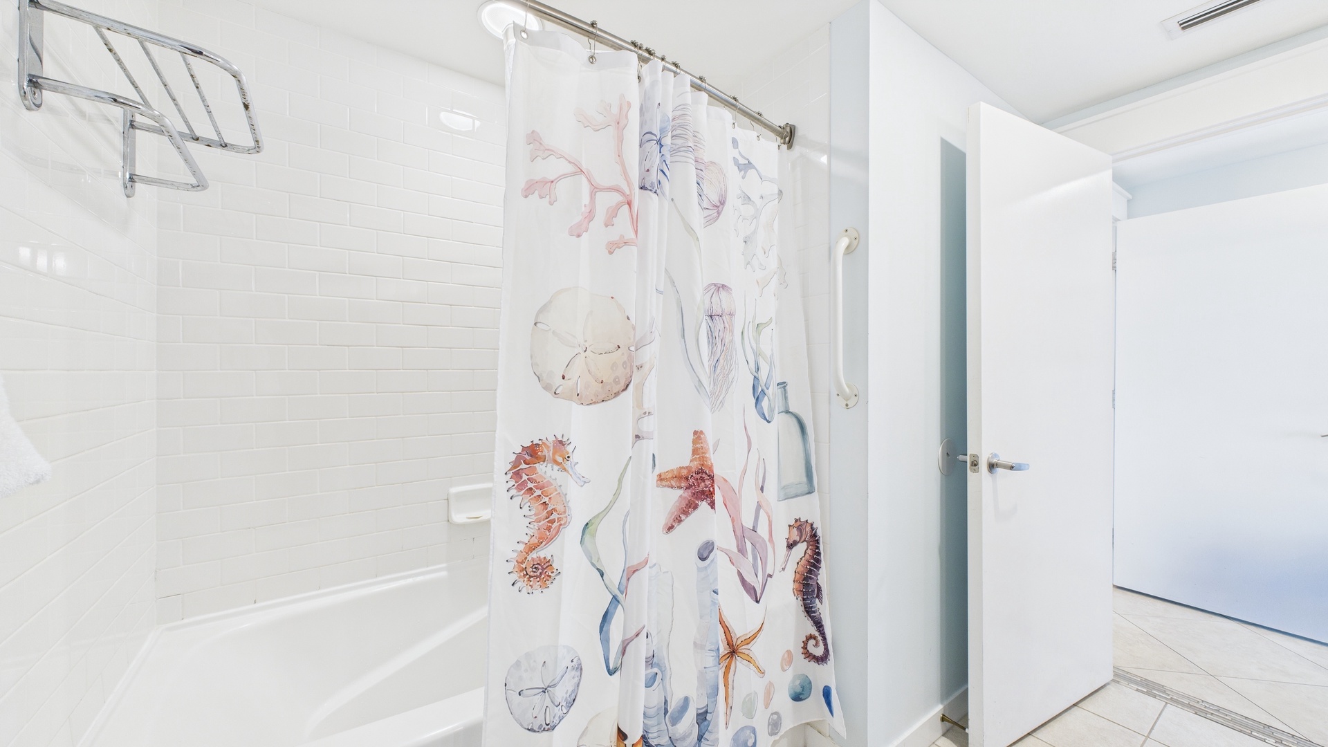 Ensuite master bathroom with dual vanity and shower/tub combo