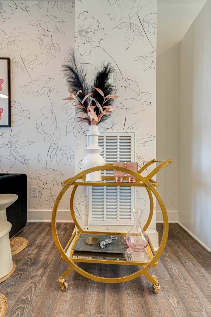 5629 - Beverage cart in living room