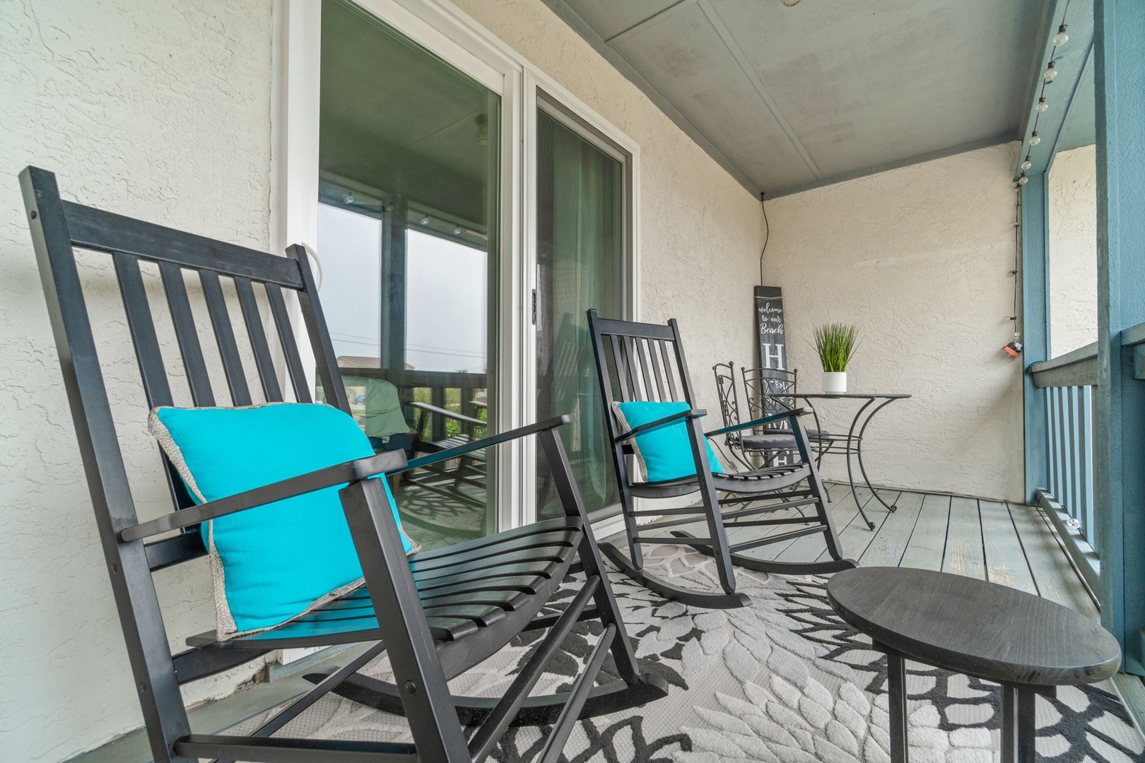 Balcony with seating