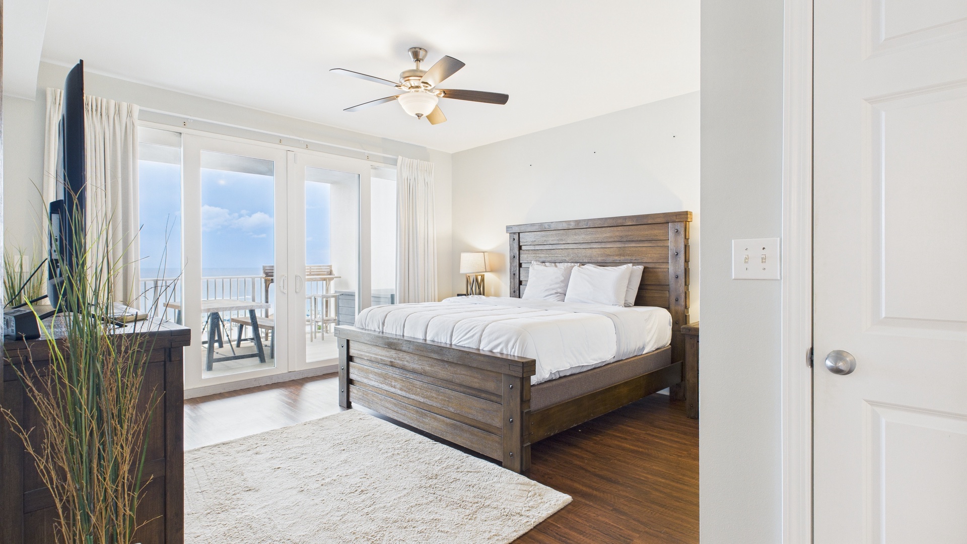 Master bedroom with king bed balcony access and ensuite bathroom (sleeps 2)