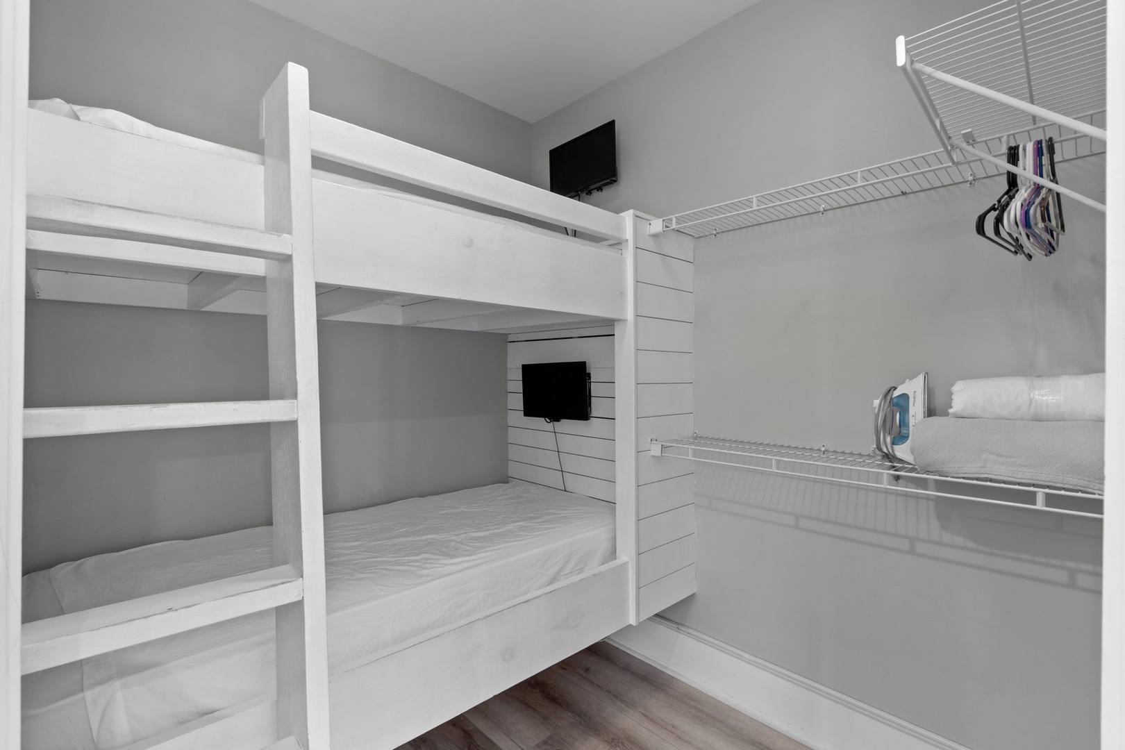 This is the bunk room in the 2nd floor bedroom