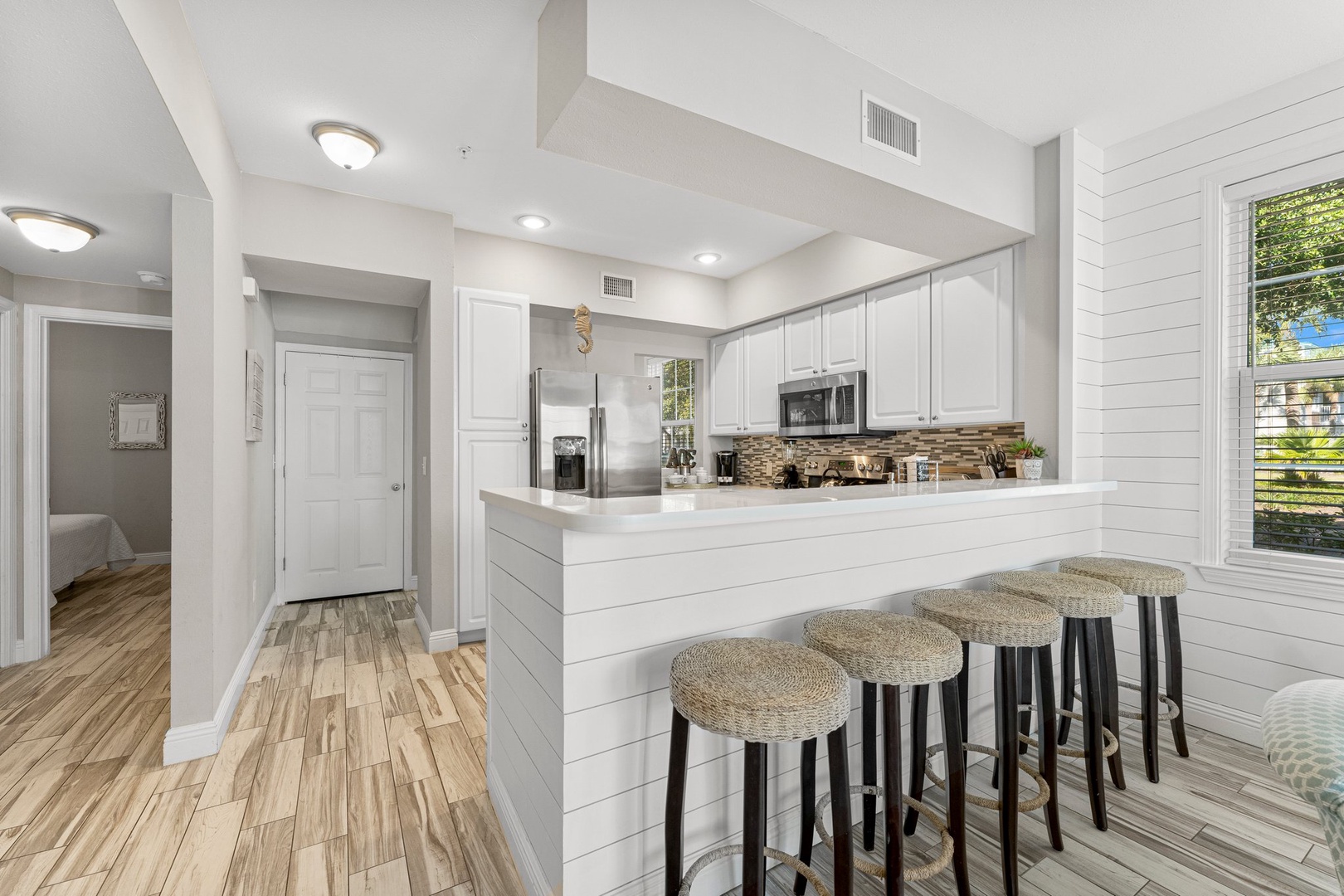 Kitchen breakfast bar