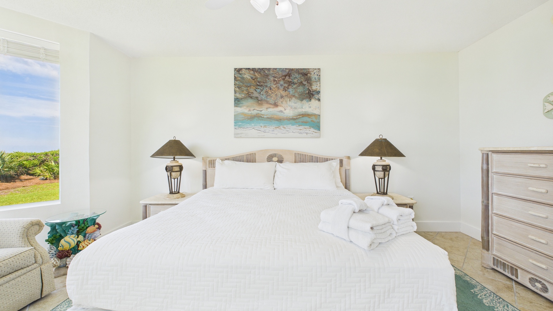 Master bedroom with king bed and ensuite bathroom (sleeps 2)
