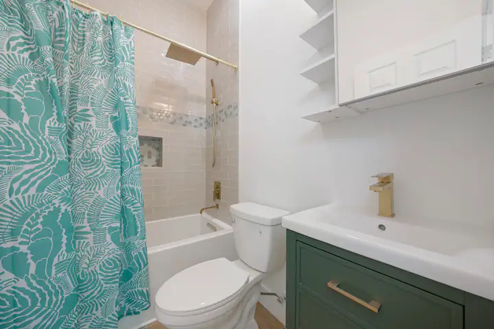 Full bathroom