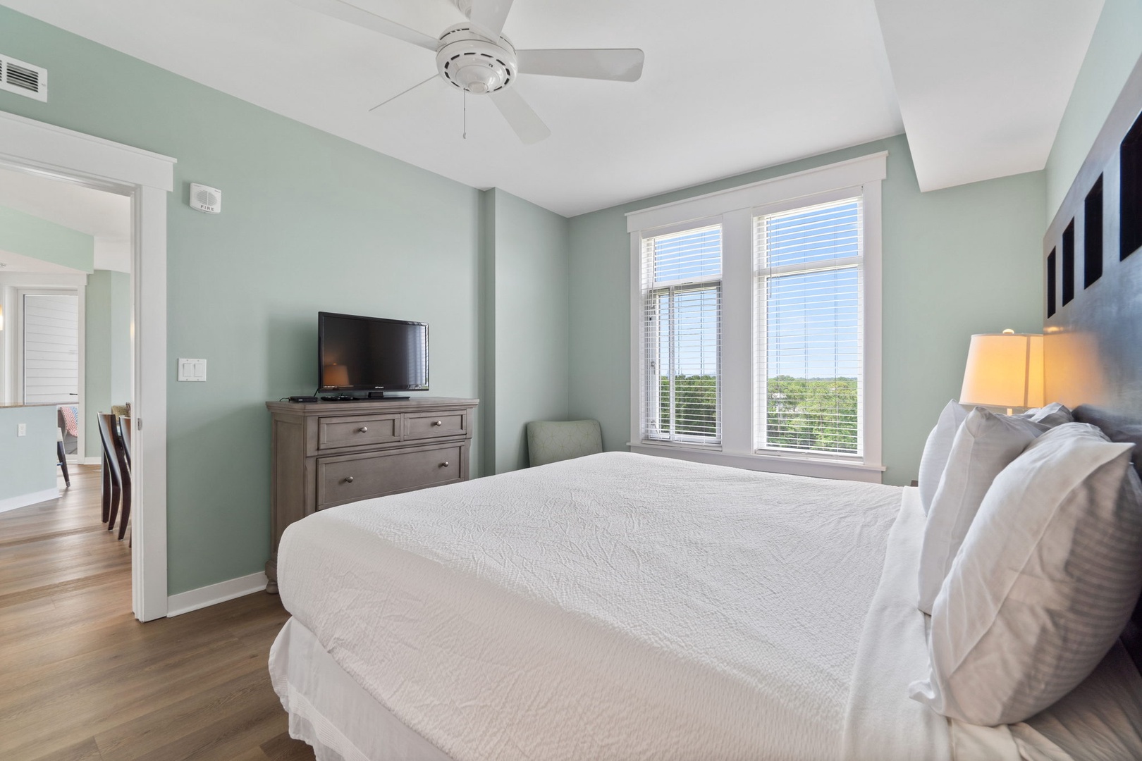 Ensuite king size bed