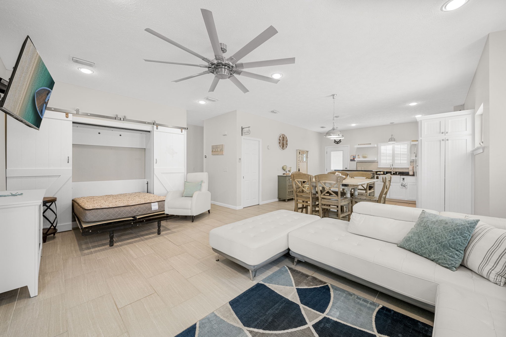 Living room with murphy-bed