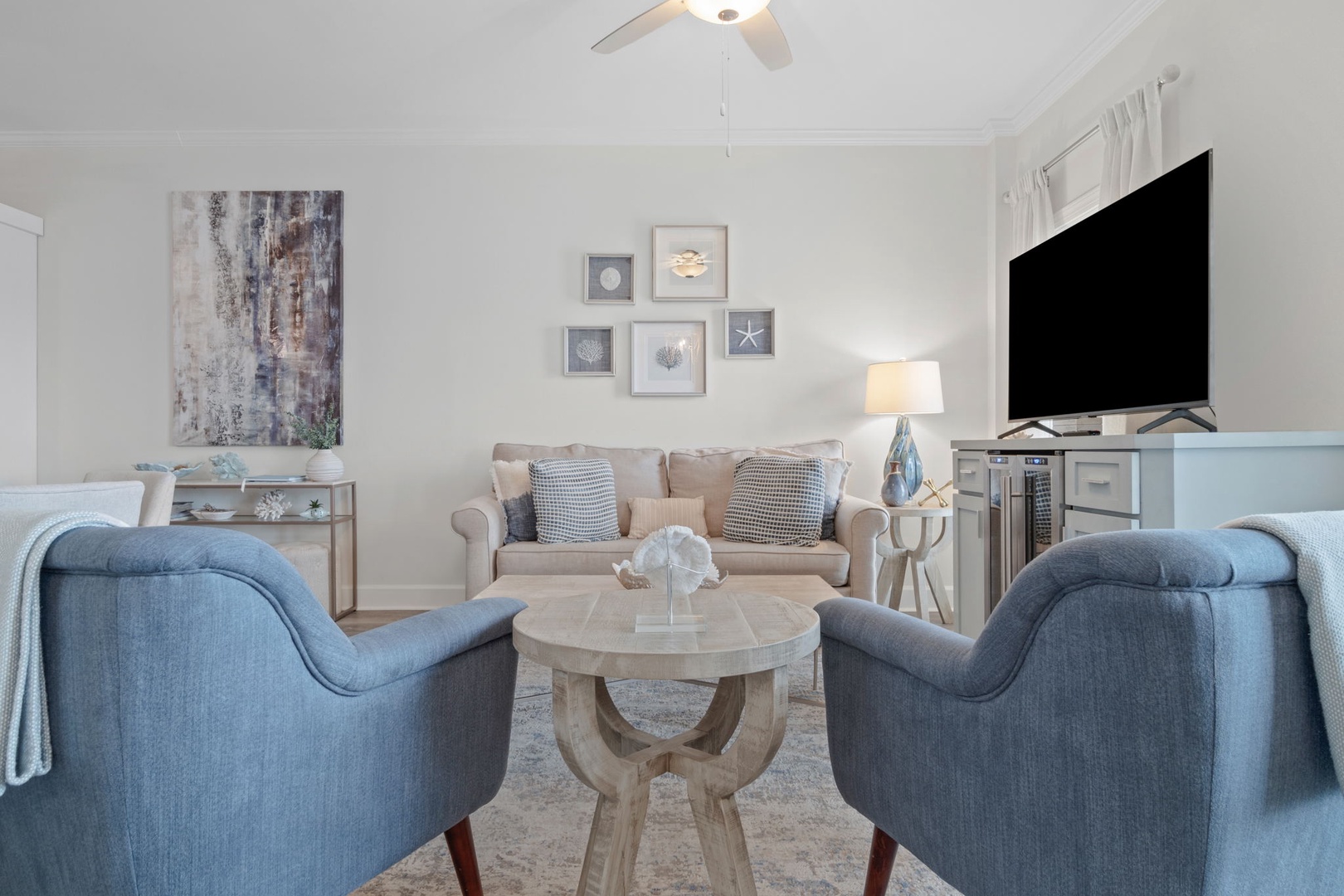 Large Living room with flat screen tv