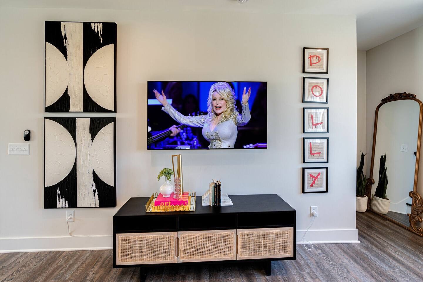 5629 - Bright and open living space complete with designer furnishings and smart TV.