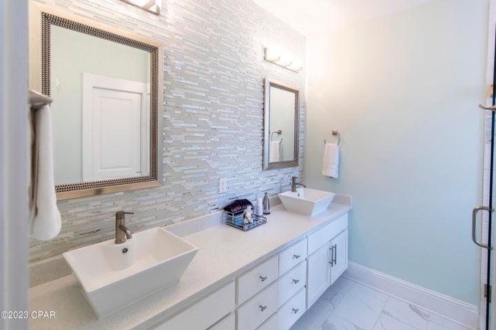 Full Bathroom 2