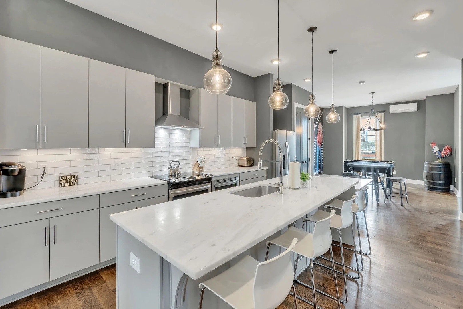 Full kitchen with breakfast bar and all the necessary cooking essentials