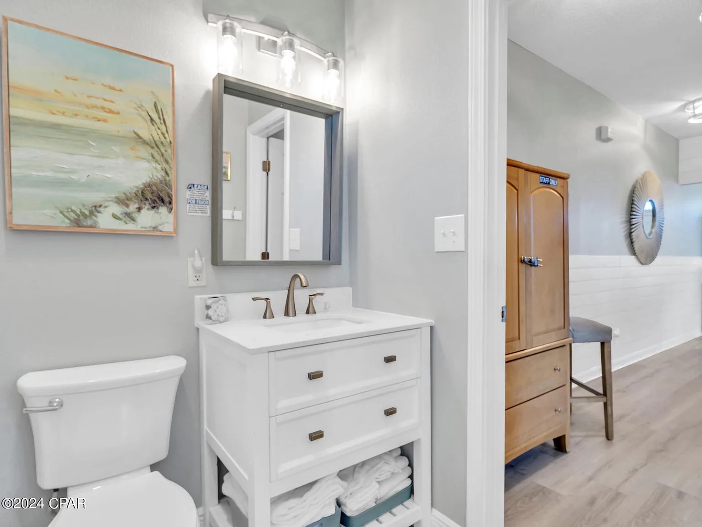 Full bathroom at end of hallway with shower/tub combo