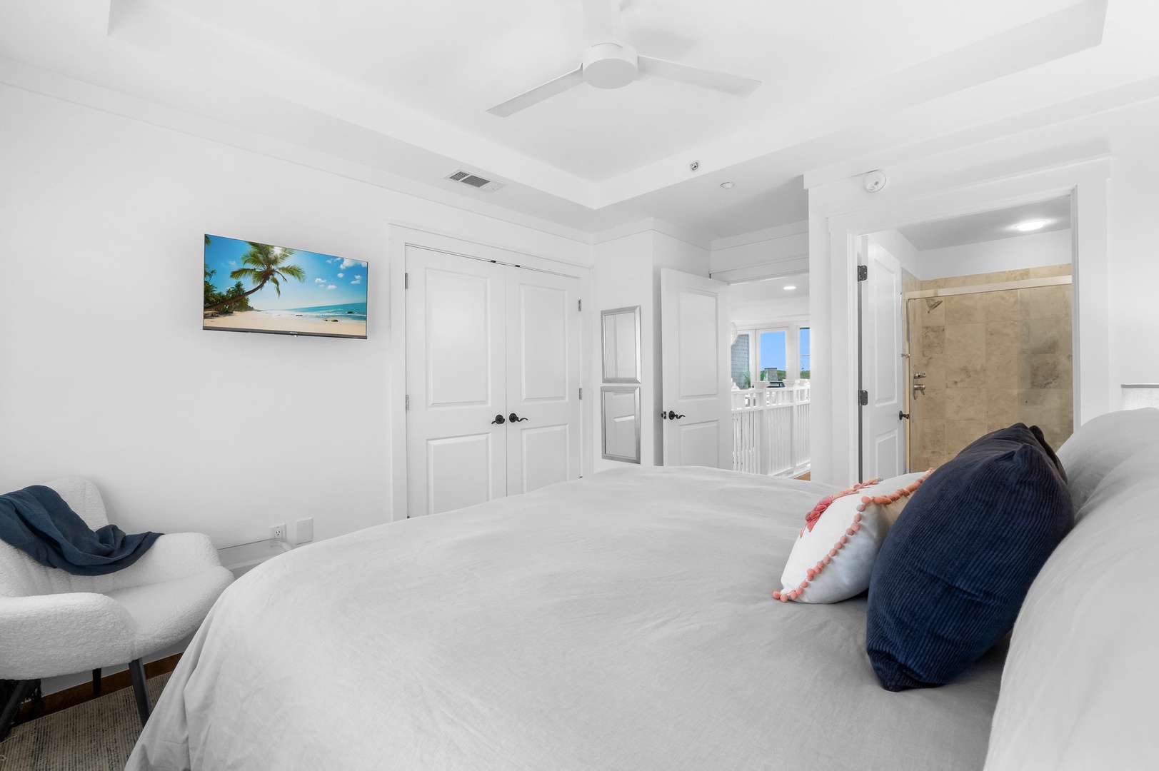 Quest bedroom with king bed