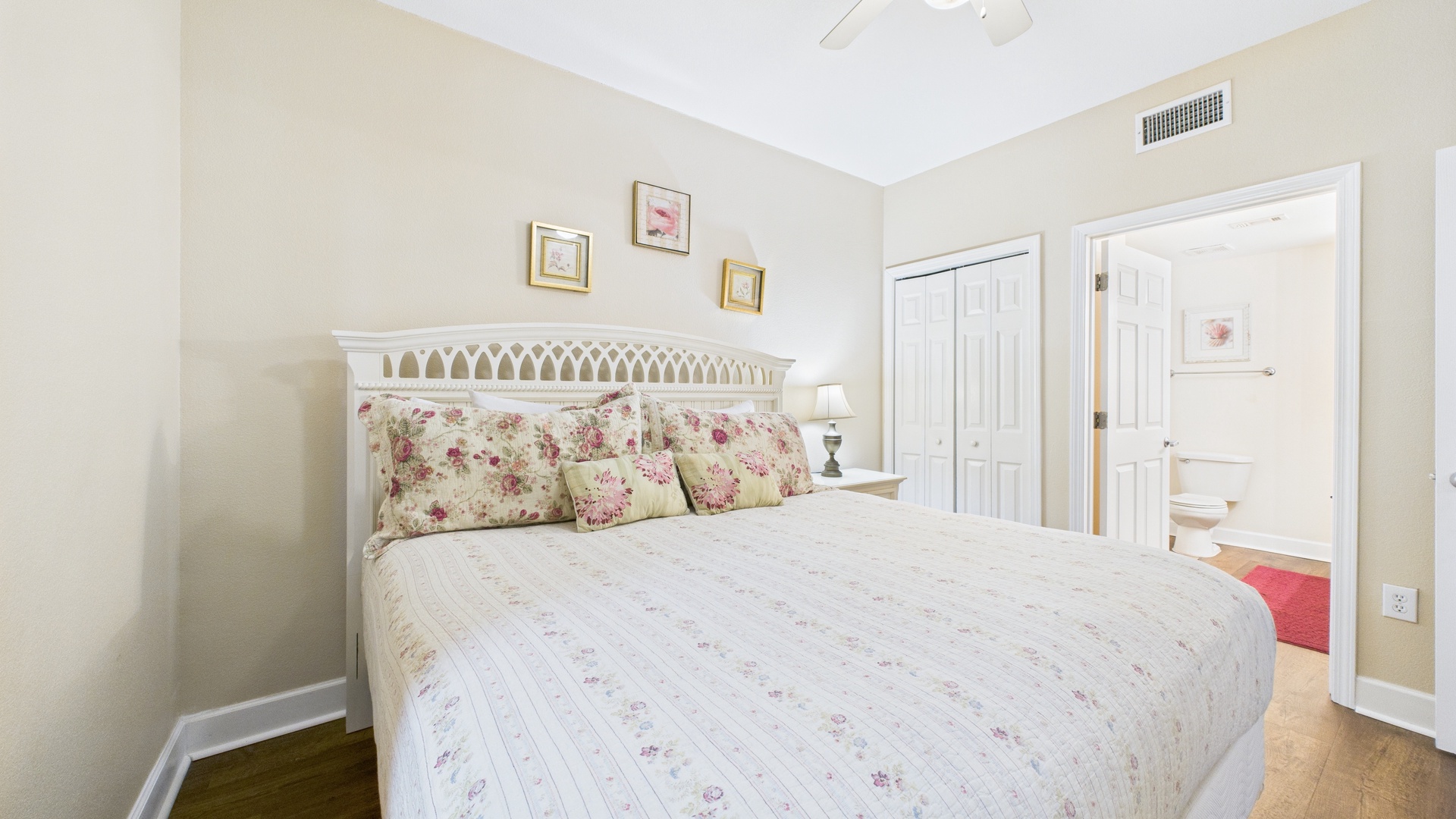 Master bedroom with king bed and ensuite bathroom (sleeps 2)