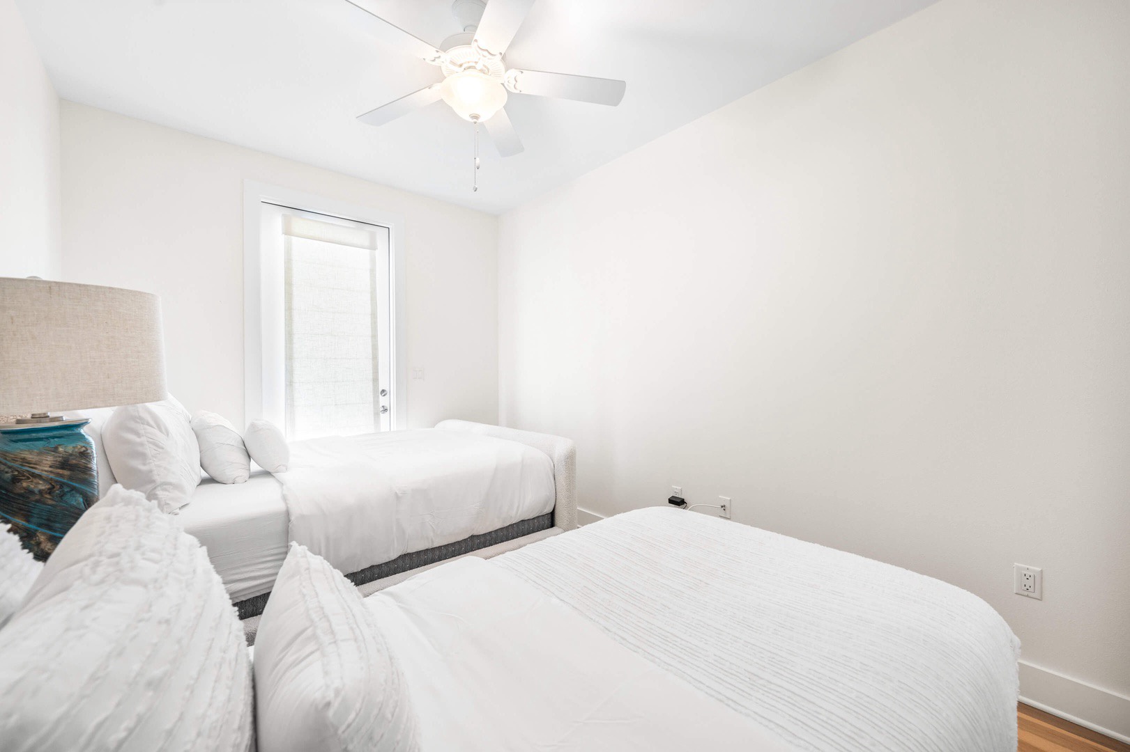 Third bedroom with twin bed and queen bed (sleeps 3)