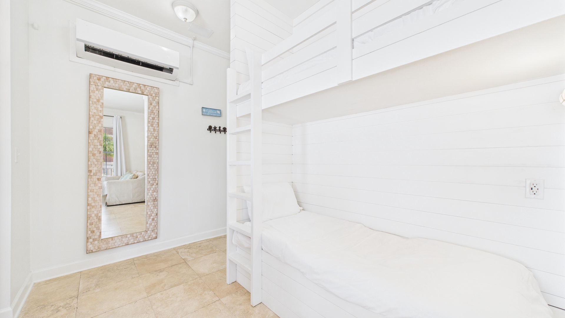 Twin-over-twin built-in bunk bed (sleeps 2)