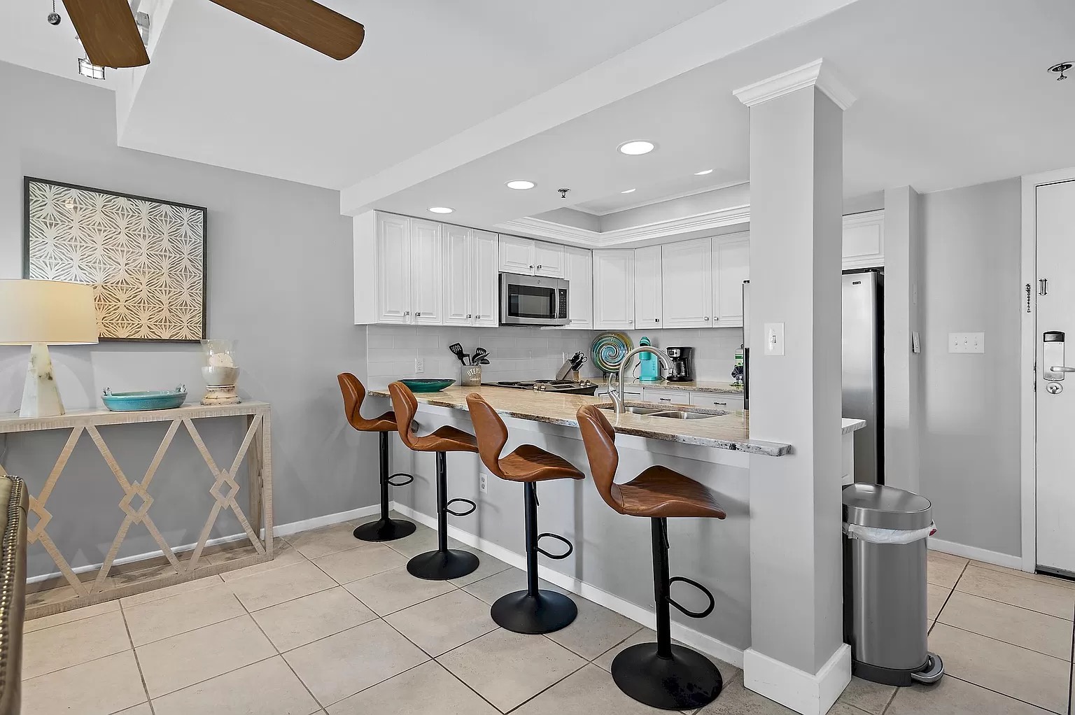 Breakfast bar with seating for four