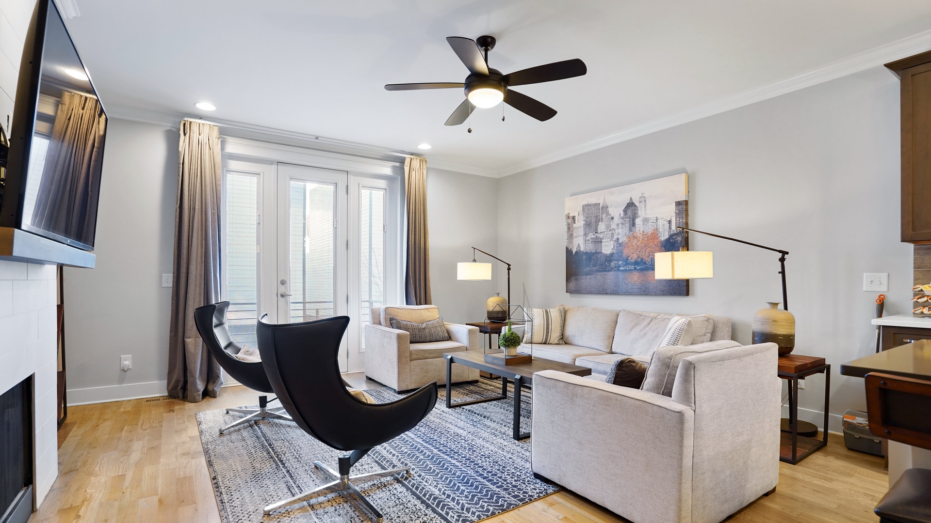 (2nd level) Living room & balcony access