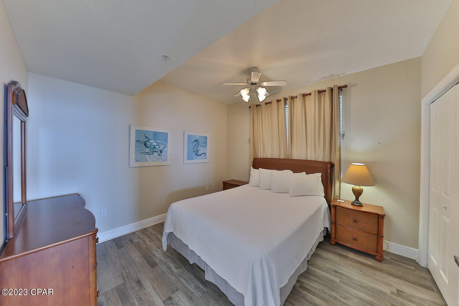 Secondary bathroom with queen bed and ensuite bathroom
