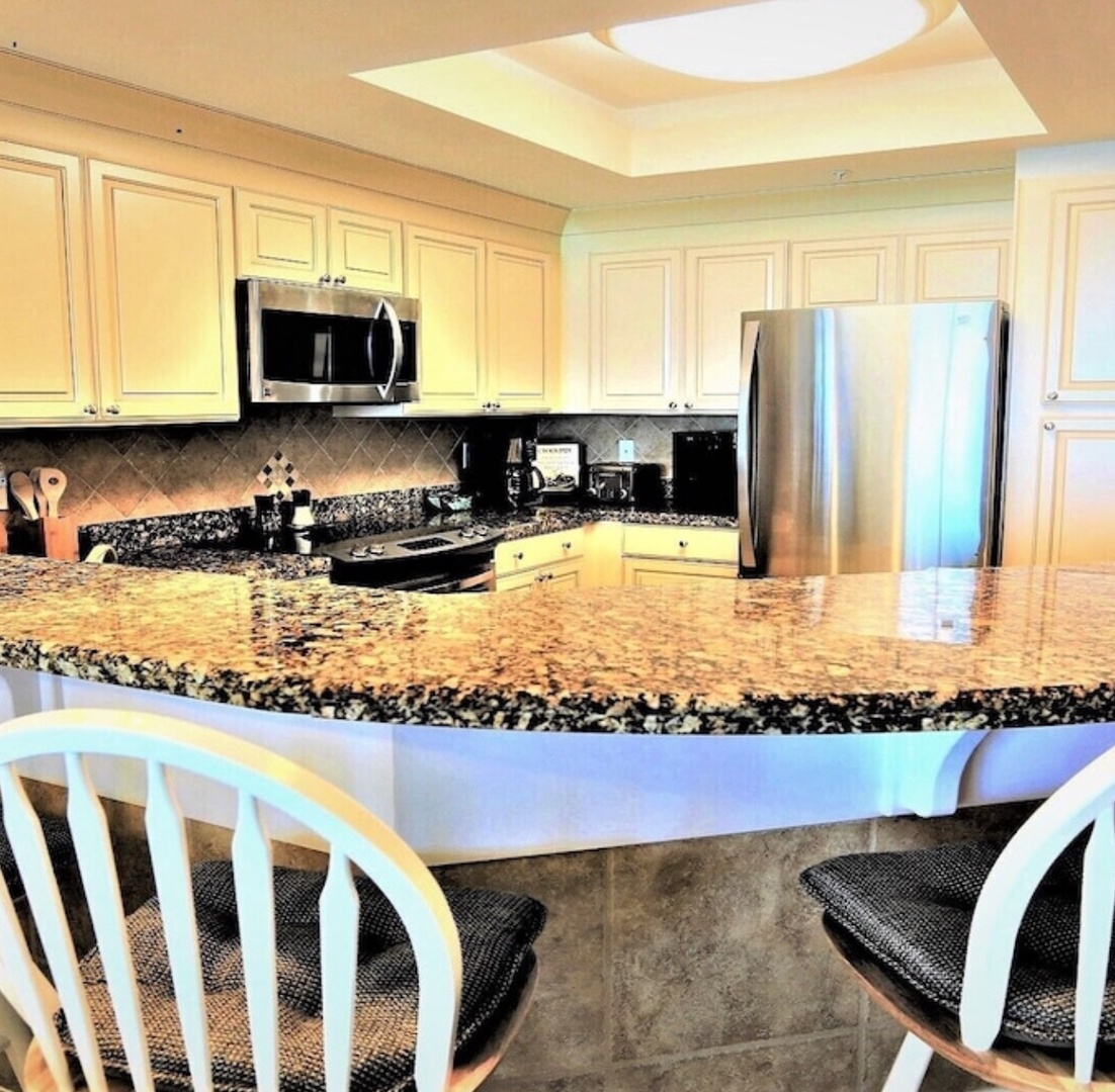 Breakfast bar and kitchen