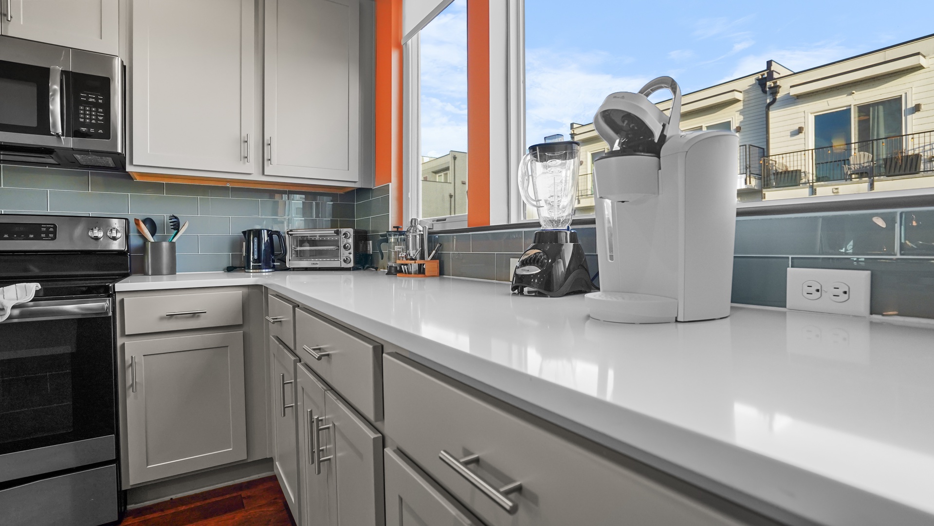 Full kitchen
