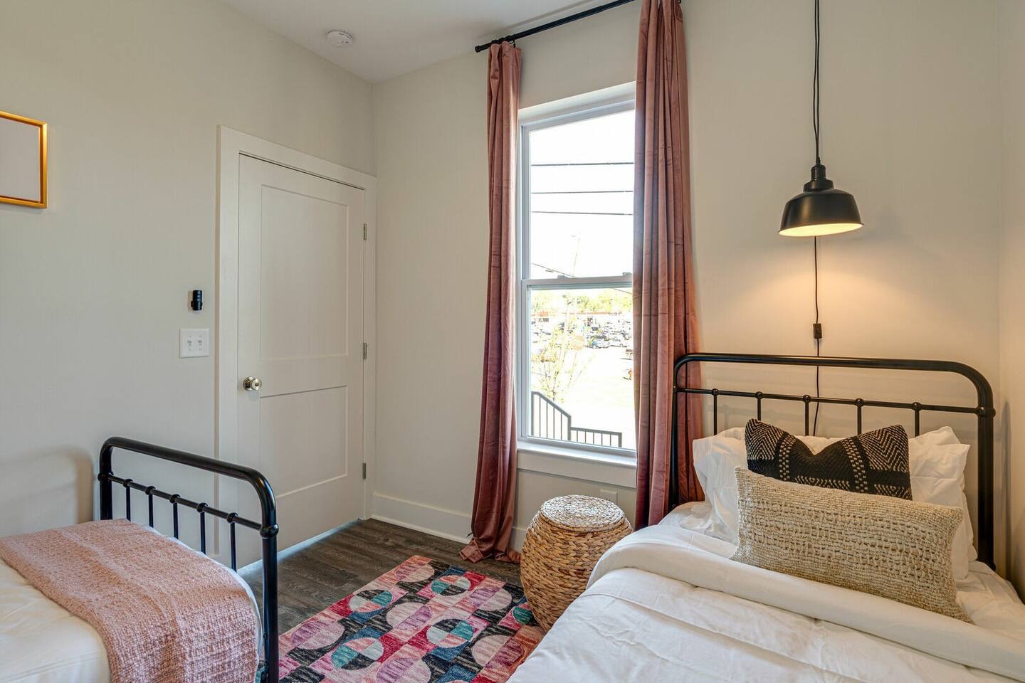 5629 - 3rd bedroom with 2 twin beds.