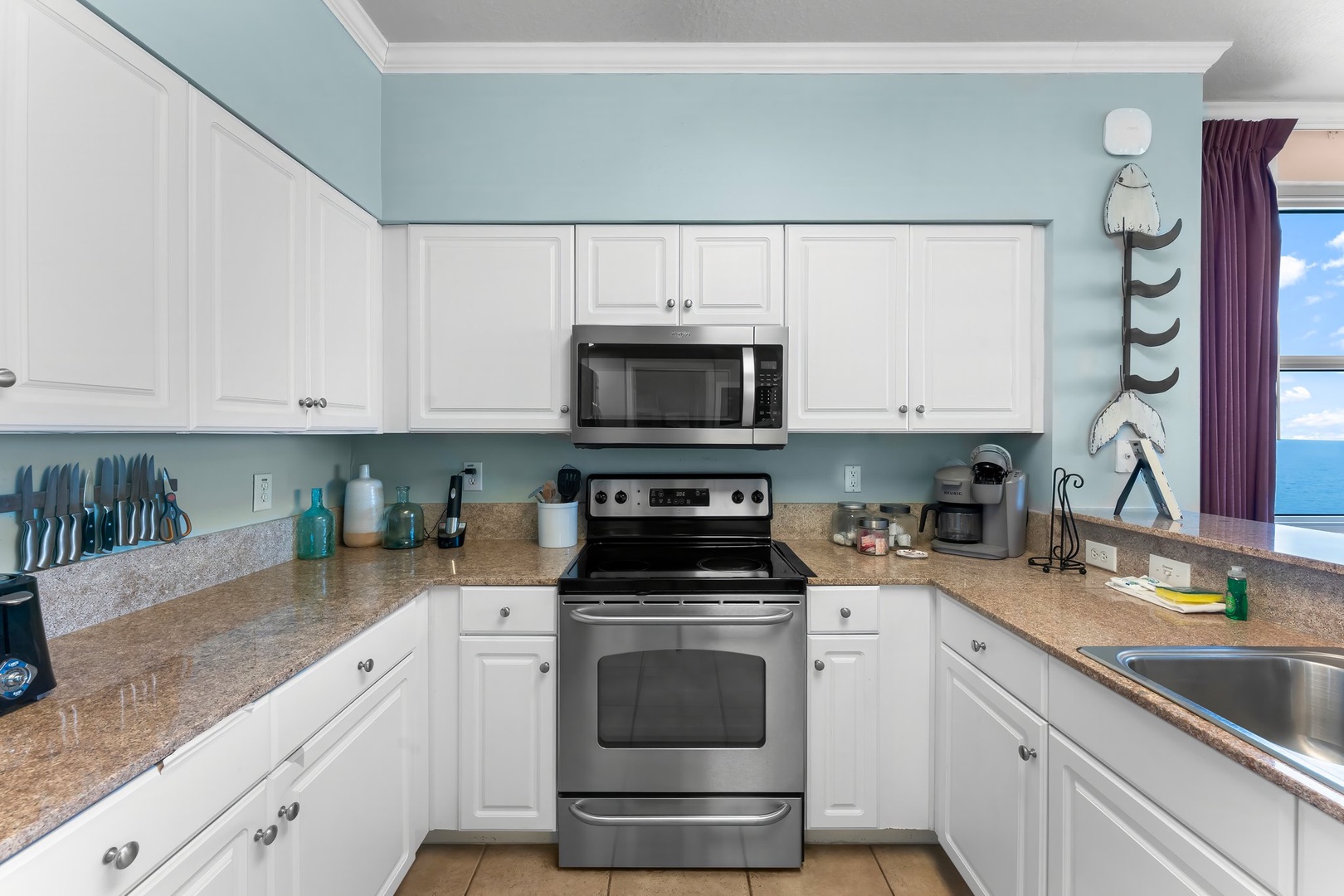 Full kitchen