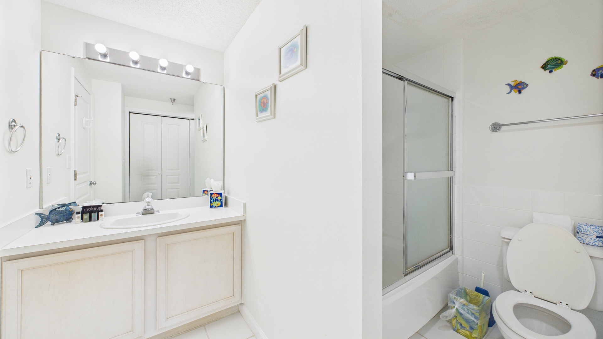 Guest bathroom with shower and tub combo