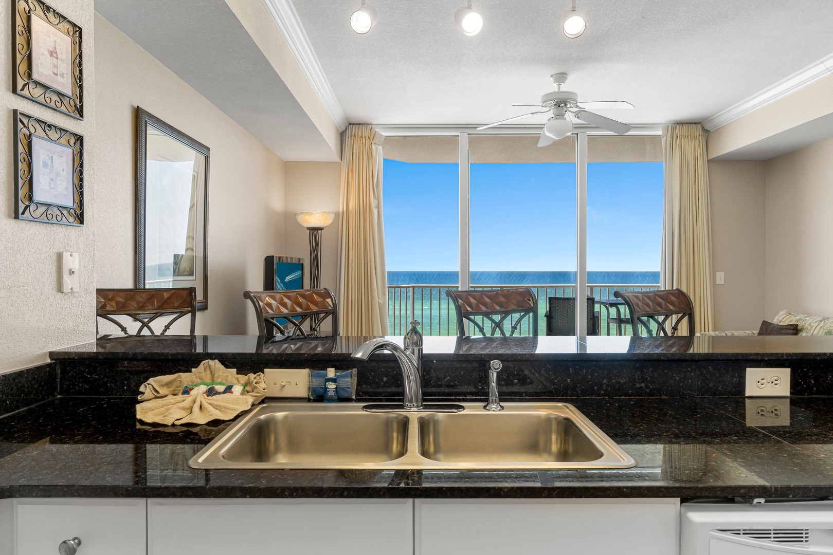 Full kitchen