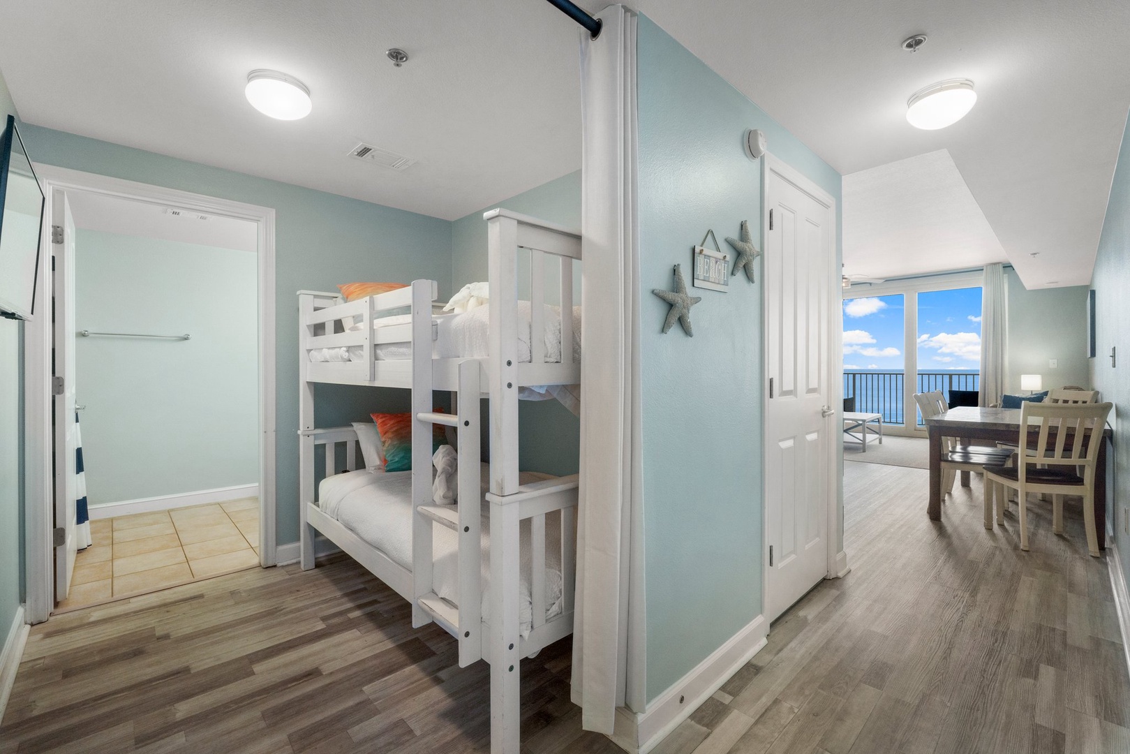 Bunk Beds-Sleeps 2