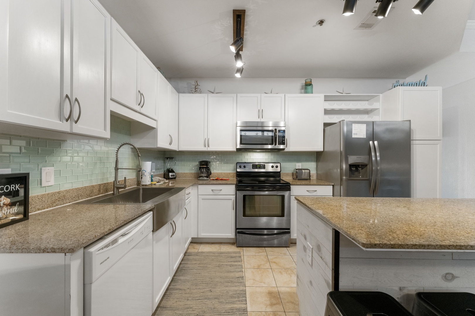 Fully applianced kitchen