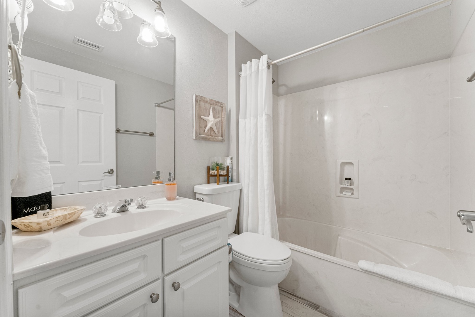 Full guest bathroom