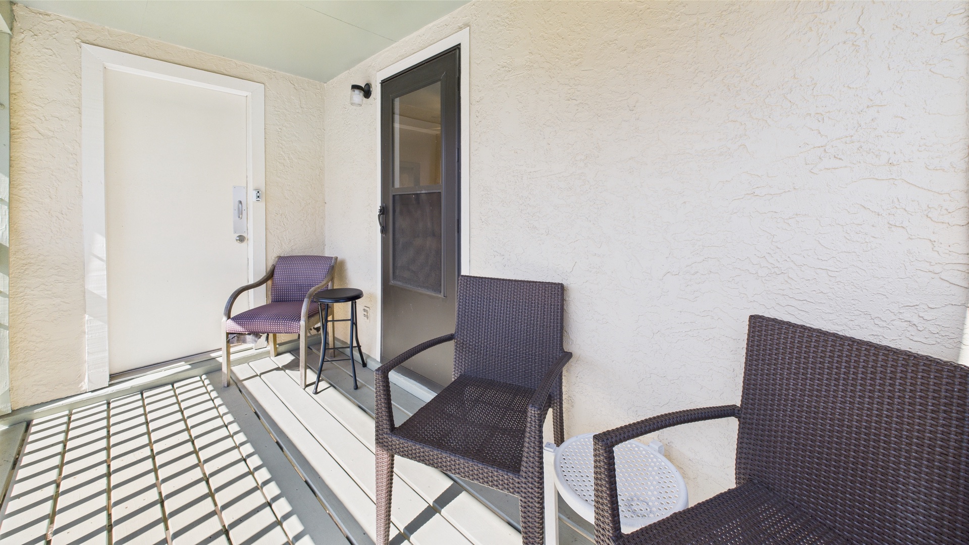 Balcony with seating