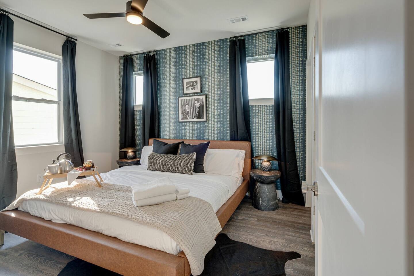5627 - Primary bedroom with king bed, ensuite bathroom, and smart TV.