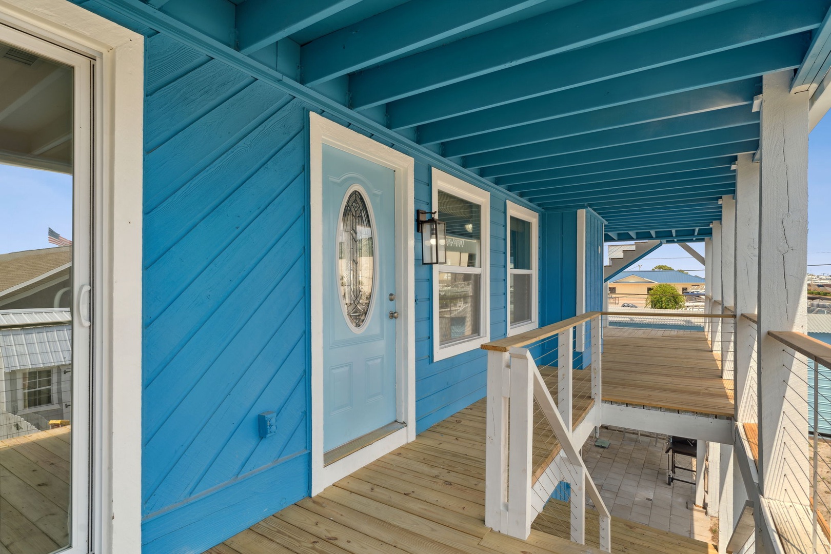 Enterance Area to the 2nd floor unit. This unit is on the 2nd and 3rd floor of this home
