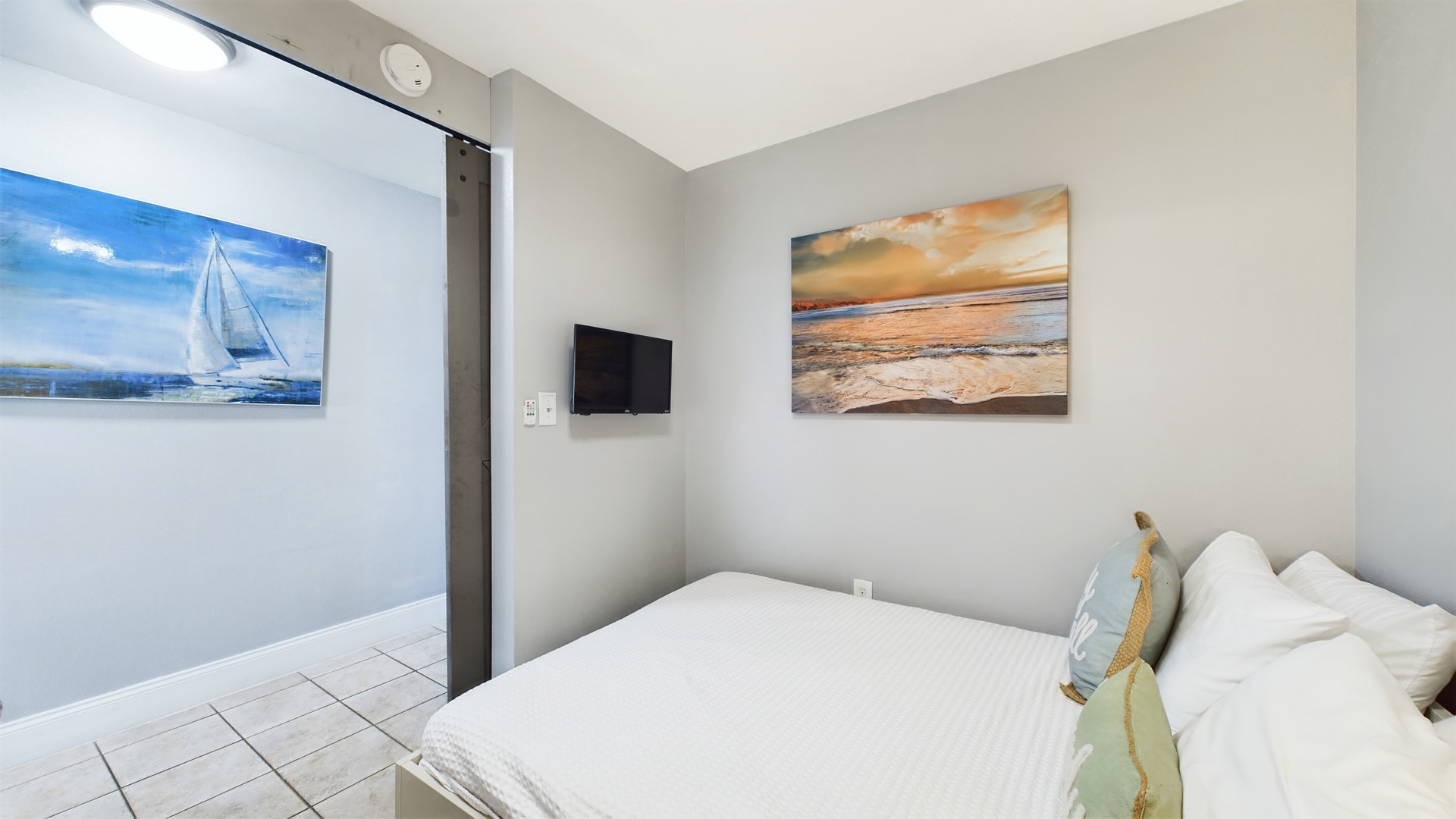 Sleeping Nook with door for privacy-Full bed
