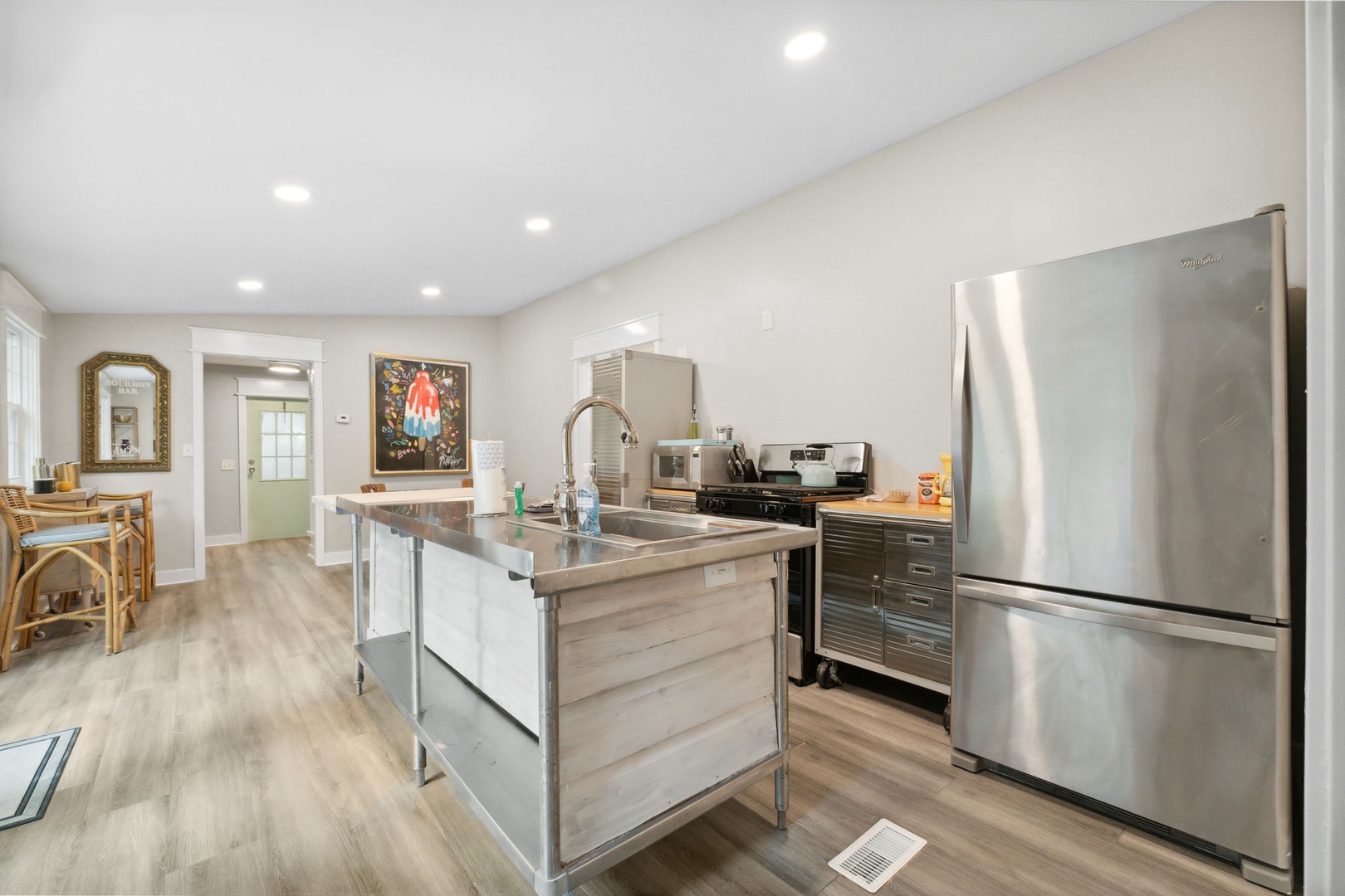 Full kitchen